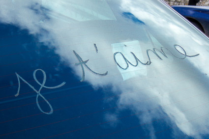 Je t'aime on car windshield