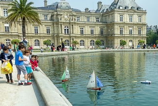 Sailboat pond at Jardin du Luxembourg