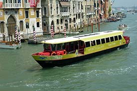 Vaporetto dell'Arte on Grand Canal