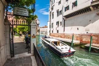 Hotel Pensione Accademia Maravege entrance