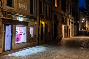 Vaise on Calle de Piscina de Frezzaria, Venice