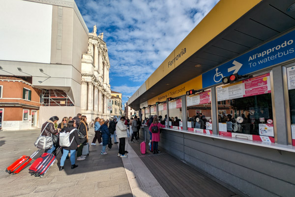 ACTV ticket office at Ferrovia, Venice.